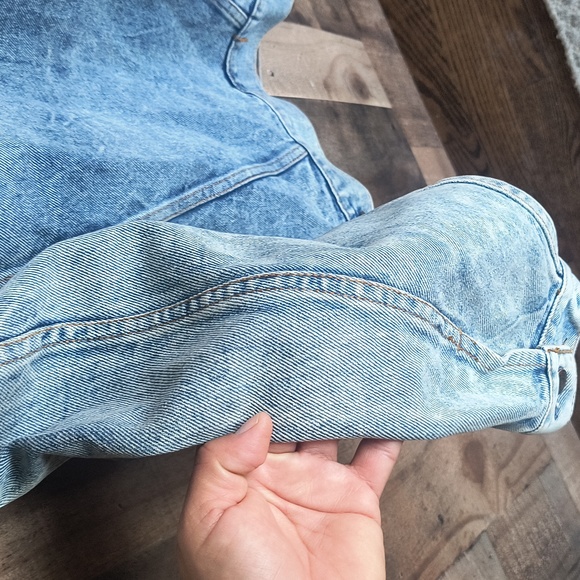 Vintage Levi's Made In The USA Acid Wash Denim Trucker  Jacket Sz Med Women - Picture 16 of 17